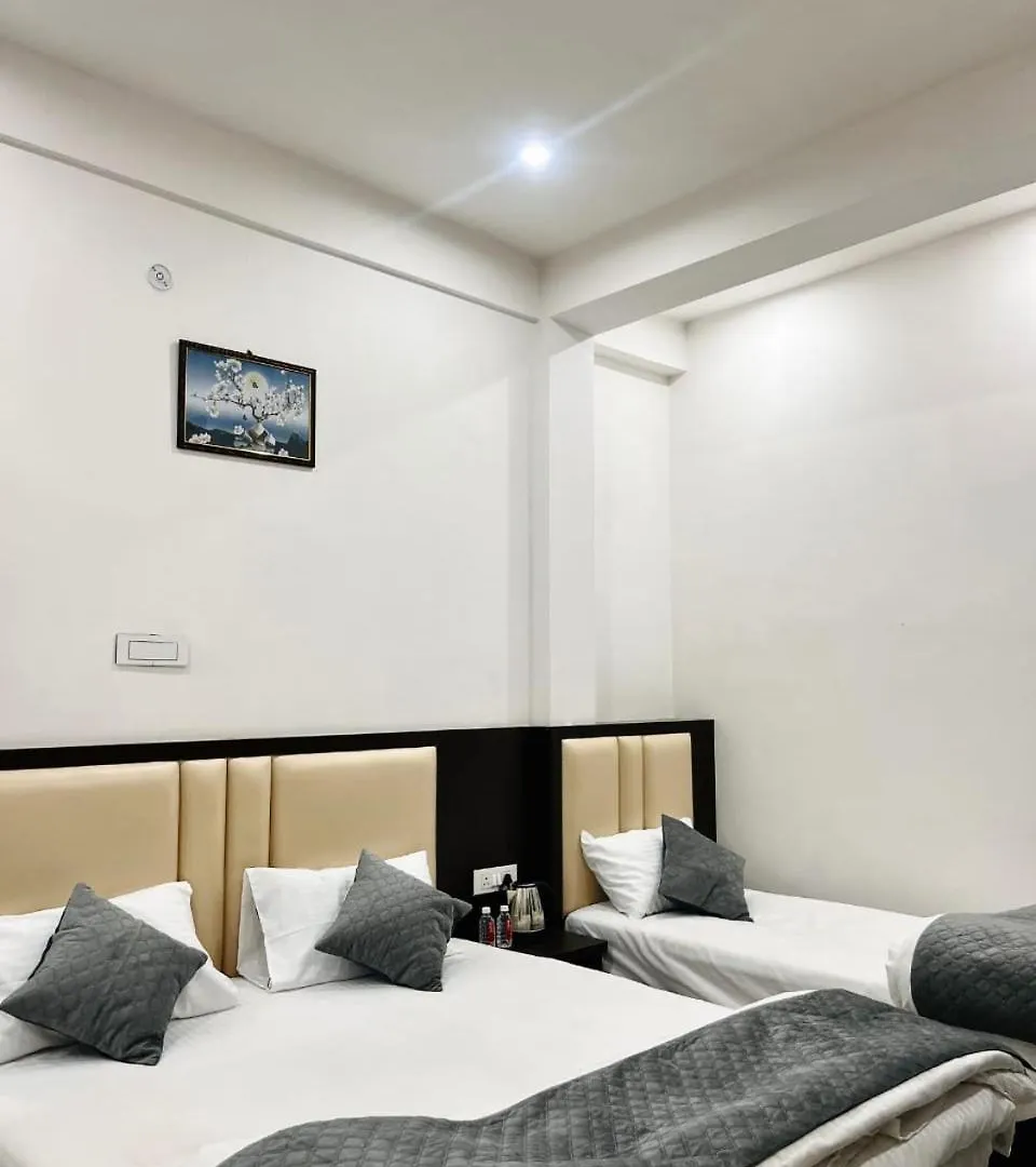 Dhaneshwari Luxury Homestay 바라나시 0*,  인도